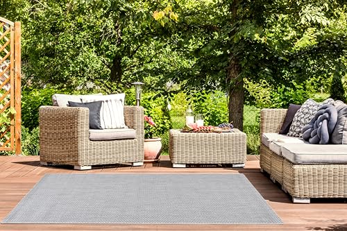 SAFAVIEH Courtyard Collection Area Rug - 5'3" x 7'7", Grey & Navy, Non-Shedding & Easy Care, Indoor/Outdoor & Washable-Ideal for Patio, Backyard, Mudroom (CY8521-36812)