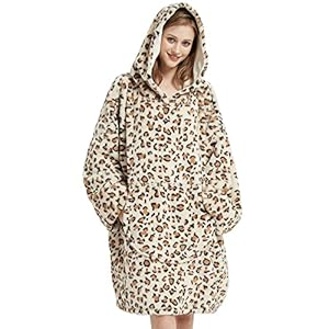Blanket Hoodie, Oversized Wearable Blanket for Adult Women and Men Gifts, Super Warm and Soft Hooded Blanket Sweatshirt, Beige Cheetah Print Faux Fur Blanket Sweatshirt with Large Pocket