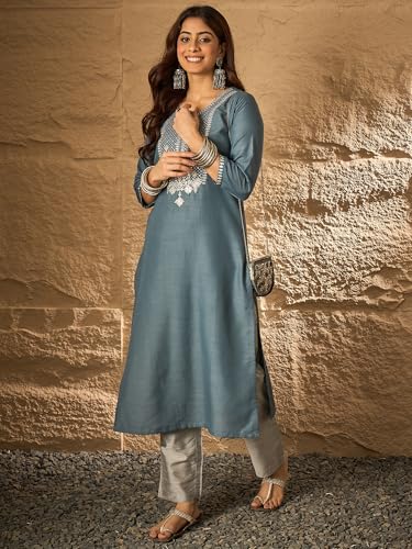 Image of Women's Silk Blend Solid Regular Kurta Set