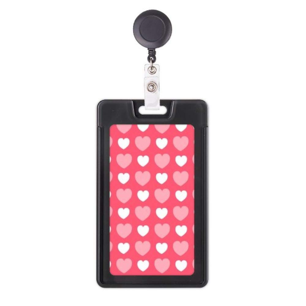 Badge rétractable Saint-Valentin rose et blanc idéal pour égayer les blouses des soignants
