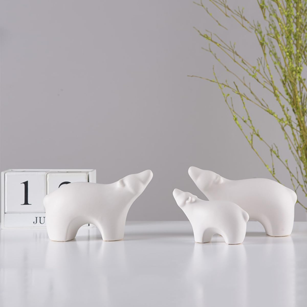 Statua Orso Polare in Ceramica Bianca Set da 2 Pezzi Grande e Piccolo, Decorazione da Tavolo Creativa per Casa, Ufficio e Ristorante, Ornamento da Collezione Resistente