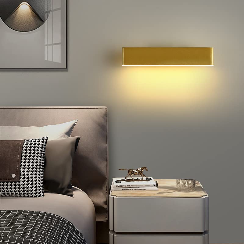 Aplique de pared rectangular minimalista en acabado oro y blanco con luz LED