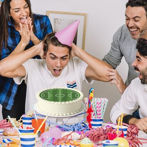 J&M DECO Tortenaufleger Fußballfeld – essbare Tortendeko Ø 20 cm – Sport-Motiv für Jungen Geburtstag – Fußball Kuchen Dekoration aus Zuckerpapier – Made in EU