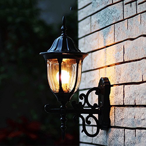 Sconce wall lanterne au design rustique et finitions durables