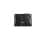 -Clutch in pelle di vitello martellata -Applicazione logo lettering in metallo -Chiusura con zip -Tracolla rimovibile in catena -Laccetto tirazip con portabilità a mano -Galvanica light gold -Fodera maxilogo