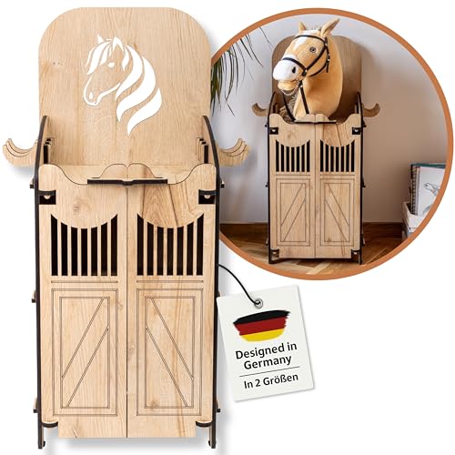 Hoofly® Hobby Horse Stall 1 Pferd – Kompakte Halterung für Steckenpferd | Hochwertiger Hobby Horsing Holzstall mit Türen, Haken & Stecksystem | Designed in Germany – Stabil & Platzsparend