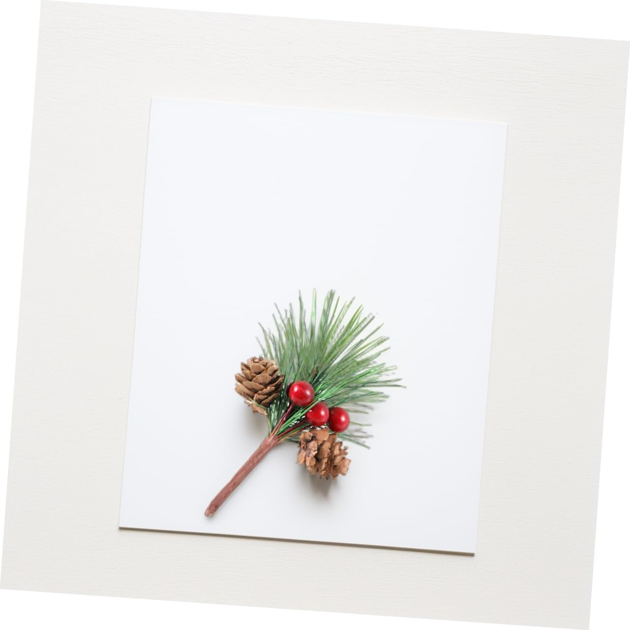 ERINGOGO 20Pcs Mini Pine Picks with Berries and Pinecones Creative Christmas Decoration for Home Party and Wreaths DIY Floral Accents for Festive Atmosphere