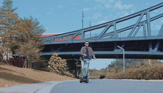 Monopattino Elettrico 600W 10 Pollici Scooter Elettrico Pieghevole JOYOR S5-Z 10 Pollici, 600W, 45 Km/h, Autonomia 45 Km, Per Fuoristrada Monopattino 45km /h 600W