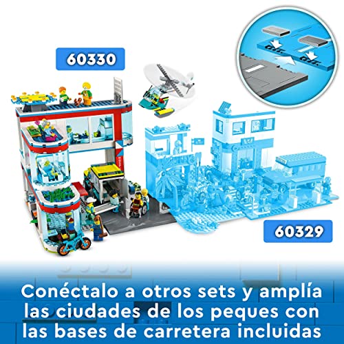 LEGO 60330 City Hospital con Ambulancia, Helicóptero de Juguete y 12 Mini Figuras, Juegos Médicos, Ideas Regalos Navidad Niños y Niñas de 7 Años o Más