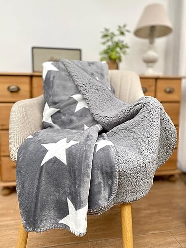 heimtexland ® Dicke Kuscheldecke Sterne Soft Flanell Sherpa Wohndecke warm 150x200 XL Winterdecke Typ855 Anthrazit