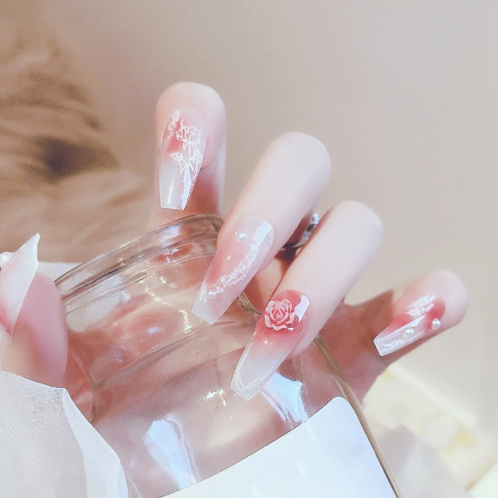 ロングネイル ホワイト ブラック 花 2025年秋トレンド】ホワイト ハンド スーパーロングのネイル