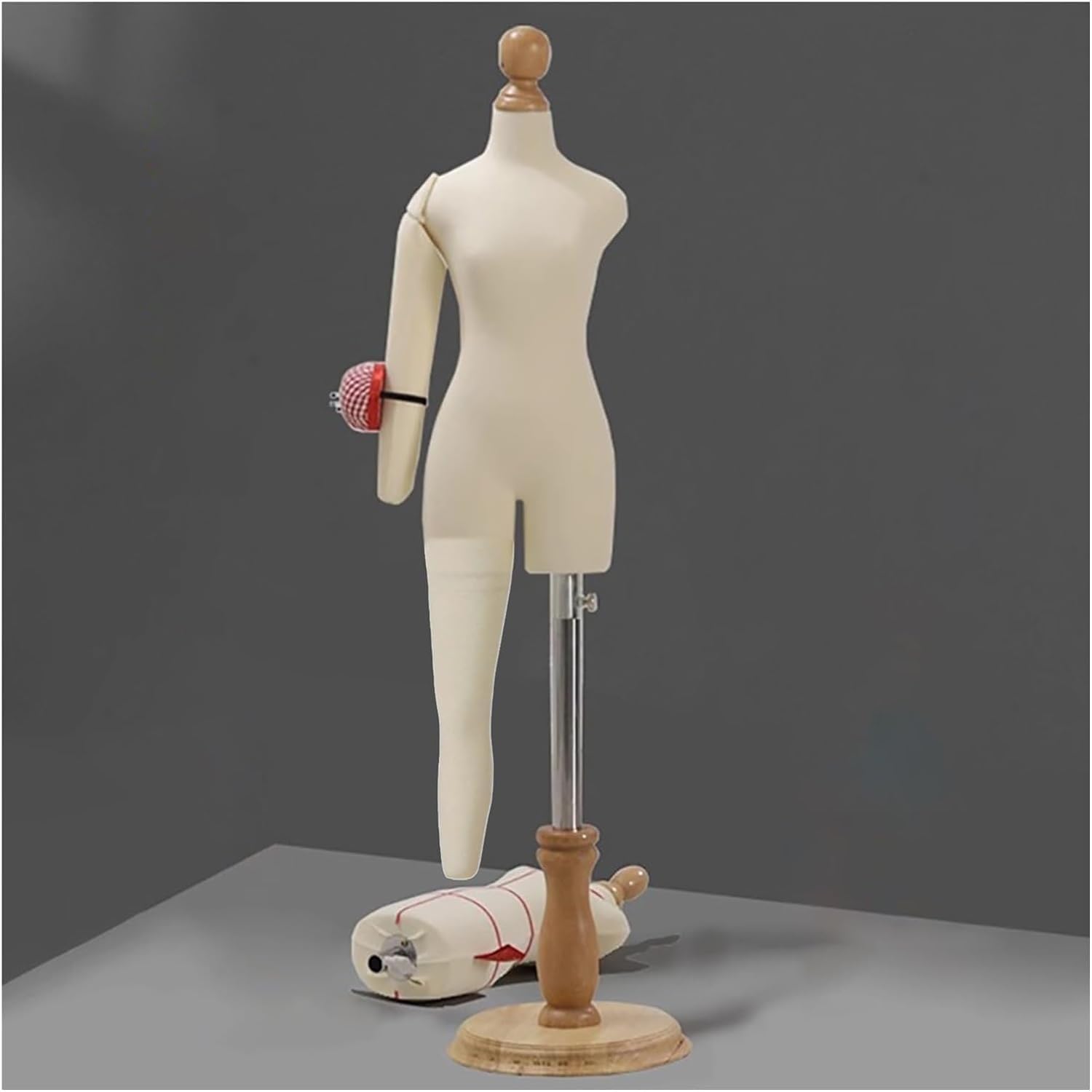 Mannequins, halve schaal paspoppen met flexibele arm, been en houten standaard, mini vrouwelijke mannequin voor het naaien van kleding/patroon maken (kleur: wit, maat: 1/2 model