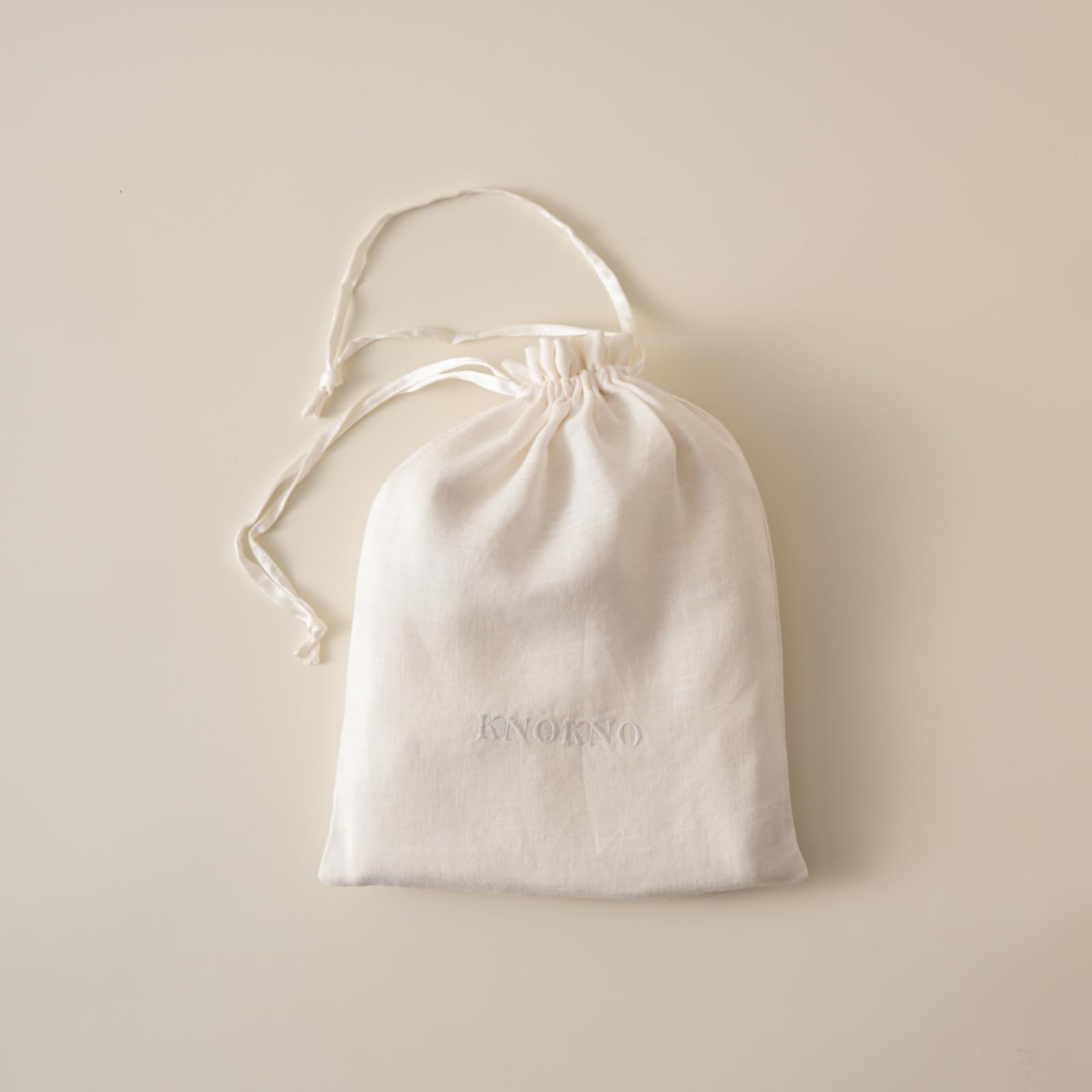 KNOKNO Antifaz de seda para dormir con bolsa de almacenamiento, beige, banda elástica (blanco)