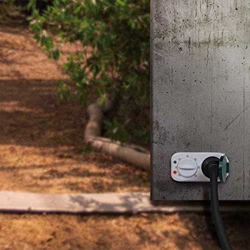 Close-up of the LogiLink ET0013 timer's protected socket