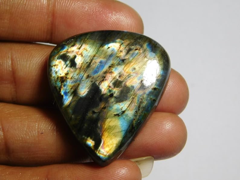 Cabochon labradorite violette trillion 35x31mm pour création de bague