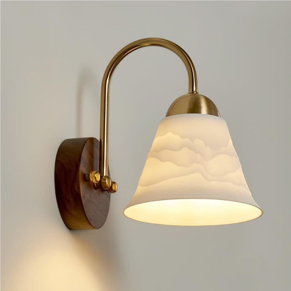 Vintage biała ceramiczna lampa ścienna, gwint E27, drewniany uchwyt ścienny, idealny do salonu, sypialni, przedpokoju lub schodów.