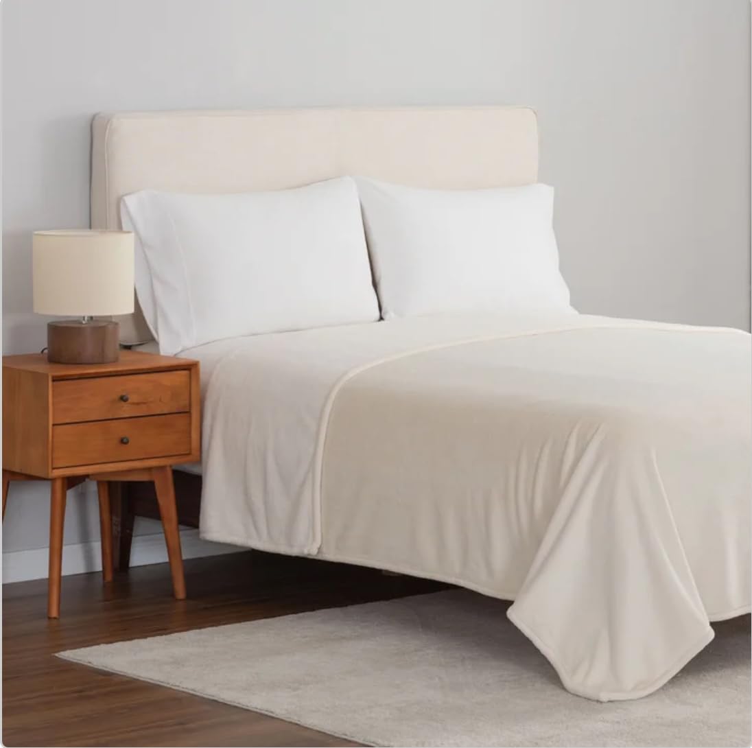 Amazon.com: Berkshire Extra Plush Blanket (Ivory Queen (U.S.