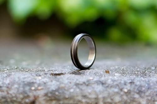 Miniatura 2 de Women's titanium and carbon fiber ring. Unique black wedding band. Water resistant, very durable and hypoallergenic. (00304_4N)