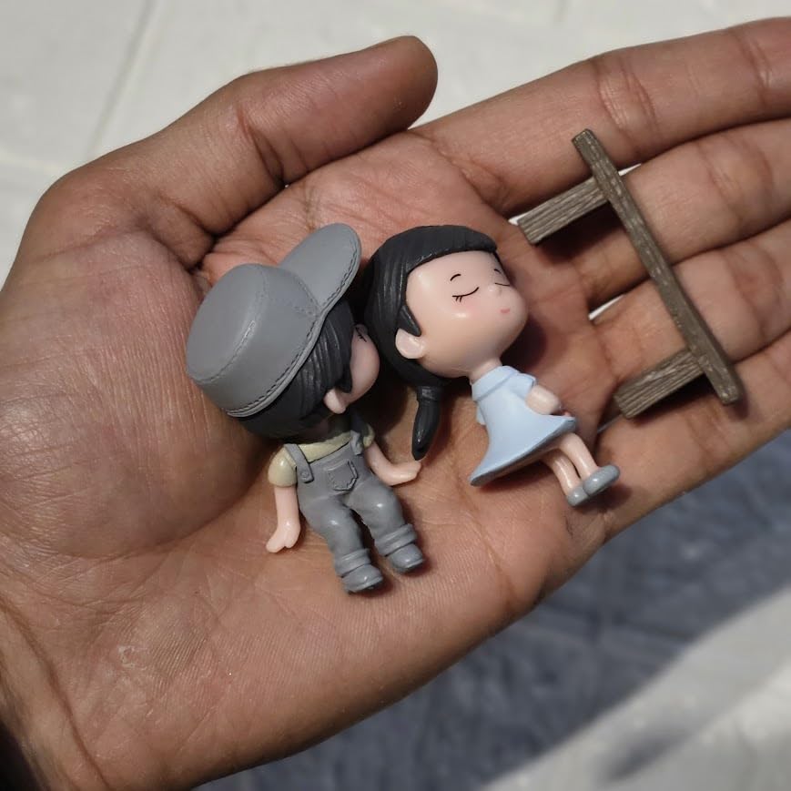Image of Miniature Purple Couple Figurines, Decorative Dollhouse Accessories, Collectible Gift Set, Mini Garden Decoration (Grey Cap Couple)