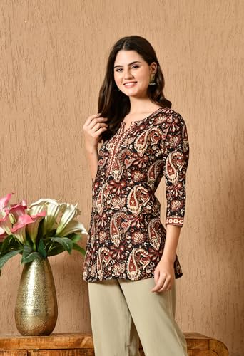 Image of Amazon Brand - Tavasya Women Floral Printed Short Kurti | Round Neck with Slit Stylish Kurta | 3 /4th Sleeve Modern Top | Regular Fit