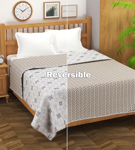 Image of Amazon Brand - Umi Blanket for Single Bed, 120 GSM Microfiber 2 Layered Quilted Dohar, Soft Lightweight Reversible Printed AC Blanket Single Bed for All Season (Silver, 152 x 225 cm)