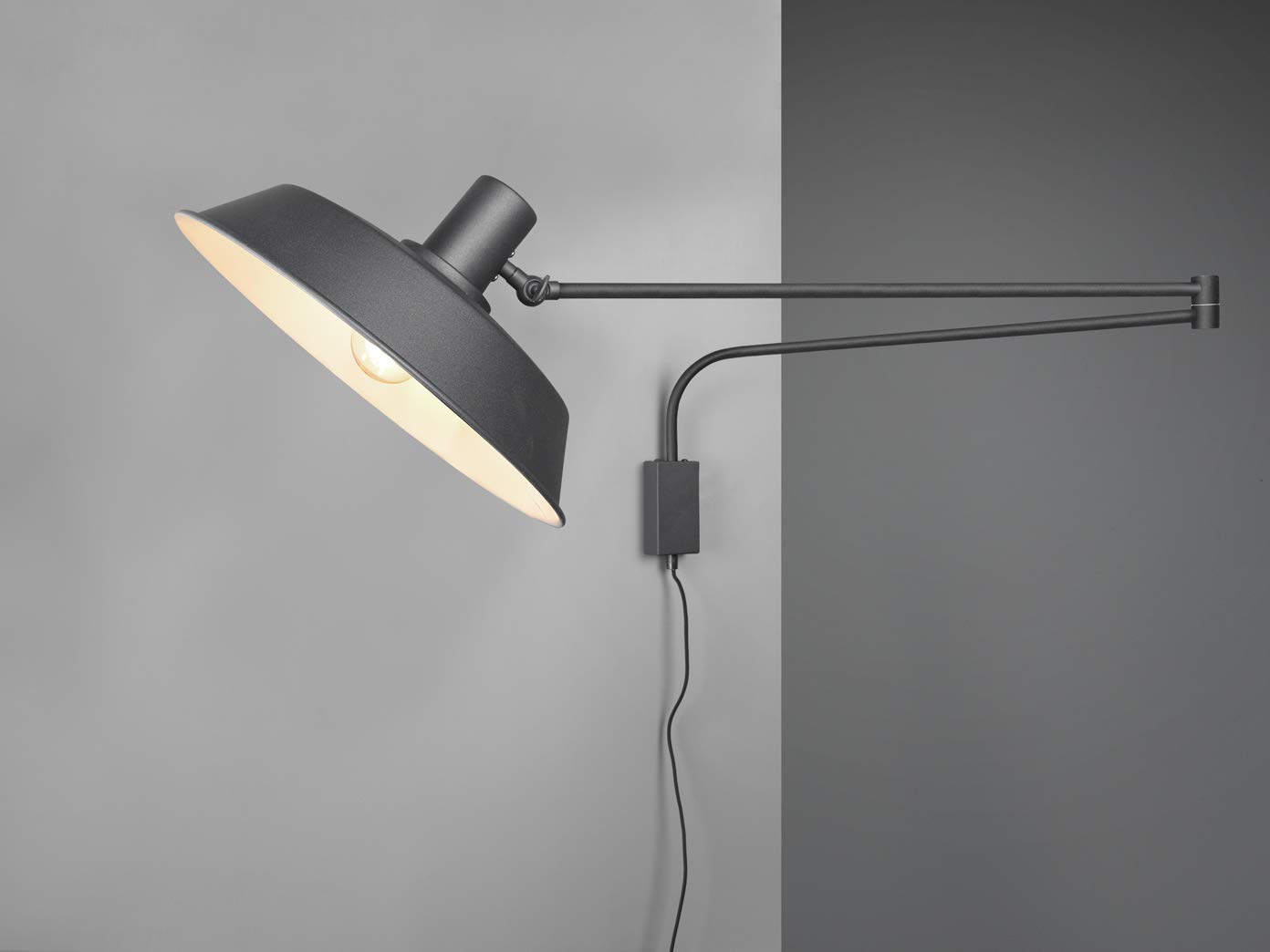 Wandleuchte schwenkbar mit Stecker und Schalter, max. Ausladung 150cm