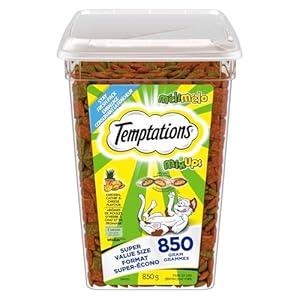 TEMPTATIONS Mix-Ups Adult Cat Treats Chicken, Catnip & Cheese Flavour, 850g Tub