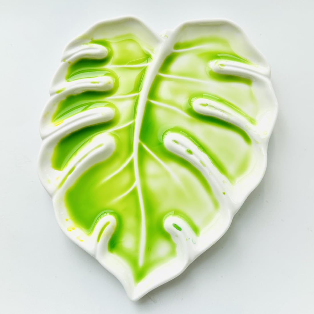 Bower Bird Green Porcelain Watercolor Palette 6.7In Monstera Leaf Artist Professional Ceramic Palette (Porcelain)