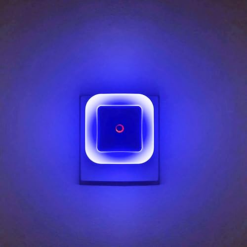 Paquete de 4 luces nocturnas de color azul brillante, enchufe a la luz de pared con sensor de luz (diseño único de cubierta azul)