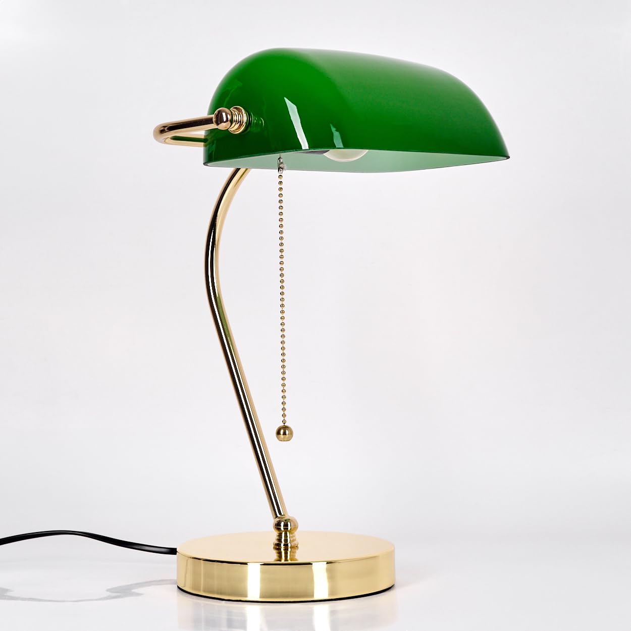 HOFSTEIN Tischleuchte Tremoceira, Tischlampe aus Metall/Glas in Messing/Grün/Weiß, traditionelle Bankerlampe, Schreibtischlampe für Büros im Retro/Vintage-Design mit Zugnschnur, Höhe 38 cm, 1 x E27