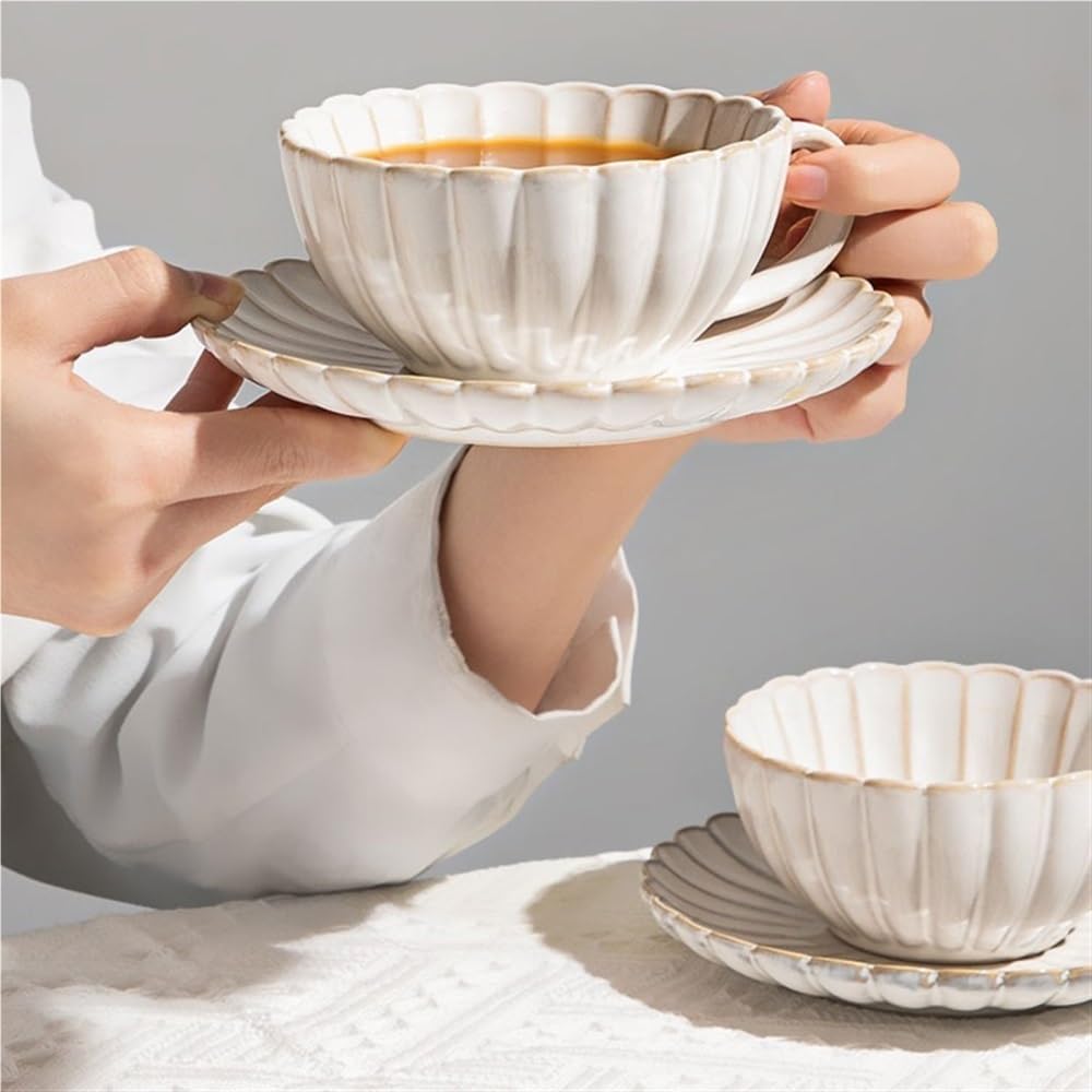 Ceramiczny kubek do herbaty ze spodkami i łyżką, 2 zestawy filiżanek do kawy 8,8 uncji, kubki na mleko do zaopatrzenia na stół urodzinowy ślub
