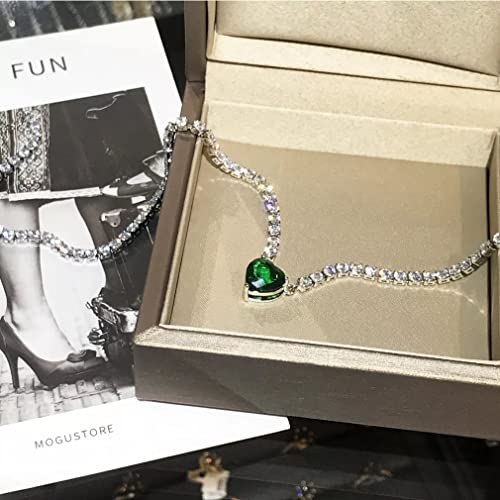 Collier en diamant vert forme cœur avec rangée de flash et chaîne de clavicule