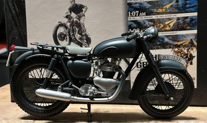 ミニチャンプス 1/12 トライアンフ TR6 1955 大脱走マックィ