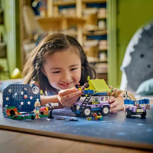 LEGO Friends Camping-Van Sotto le Stelle, Giochi per Bambine e Bambini da 7 Anni con Telescopio Giocattolo, Modellino di Auto 4x4, Mini Bamboline di Nova e Aliya e un Cane, Regalo di Compleanno 42603 - Immagine 1