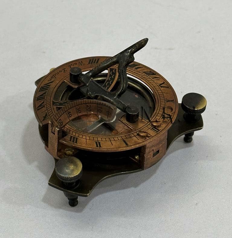 Brújula de latón sólido con reloj solar de 2.5 pulgadas miniatura 3