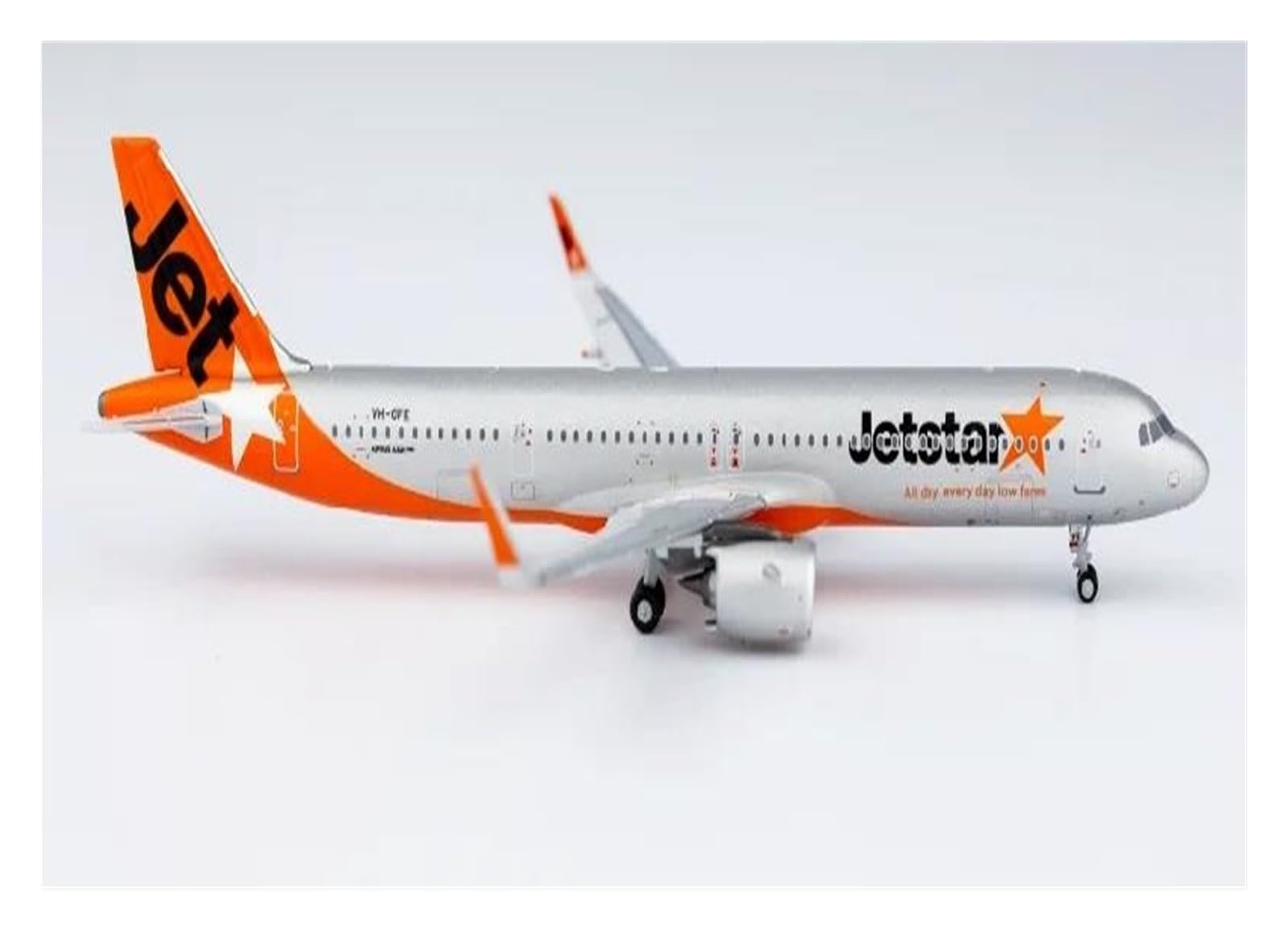 Jouets pour garçons et passionnés de vol avec cette maquette d'avion A321neo VH-OFE NG13051 métal