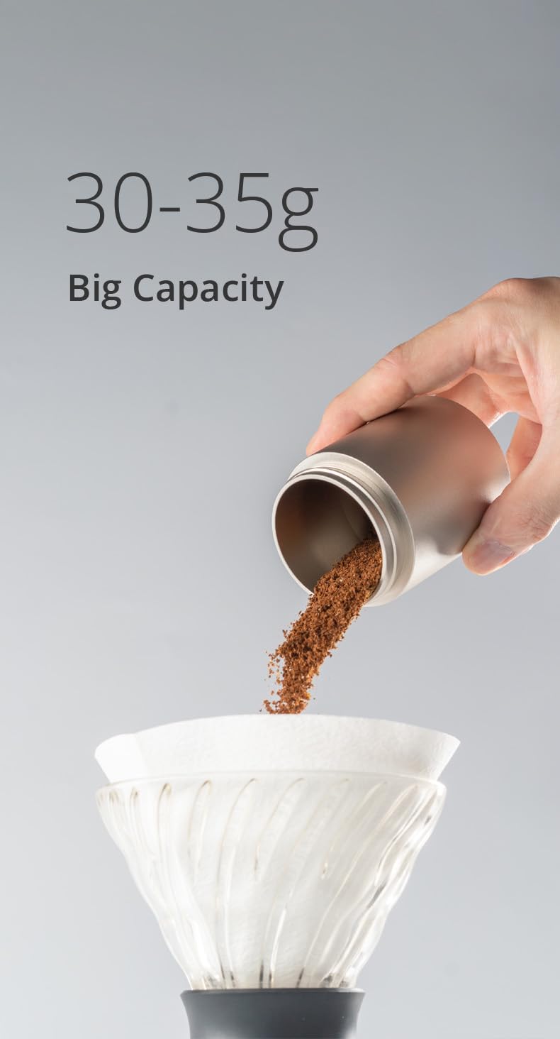 1Zpresso J Hand-Kaffeemühle Silber, Fassungsvermögen 35 g mit Edelstahl-Kegelmahlwerk und numerischer intern verstellbarer Einstellung.