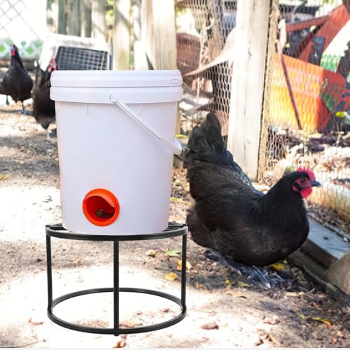 Mangeoire et abreuvoir à poulets stables grâce au support métallique antichoc