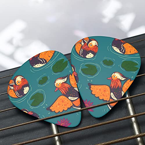 Lot de 12 médiators pour guitare acoustique et électrique Motif canards mandarins - Les Beatles, Paul McCartney, John Lennon, RIngo Starr, George Harrison Lot de 12 médiators pour guitare acoustique et électrique Motif canards mandarins – Image 8