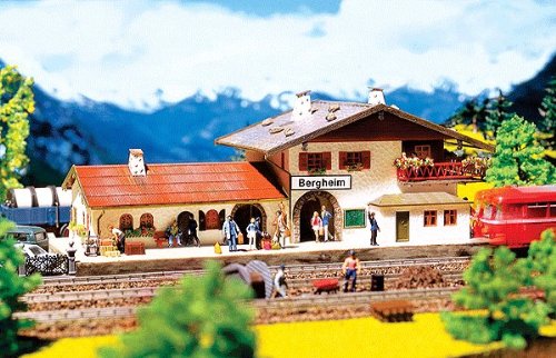 Preisvergleich Produktbild Faller 131280 - Bahnhof Bergheim - Hobby Programm