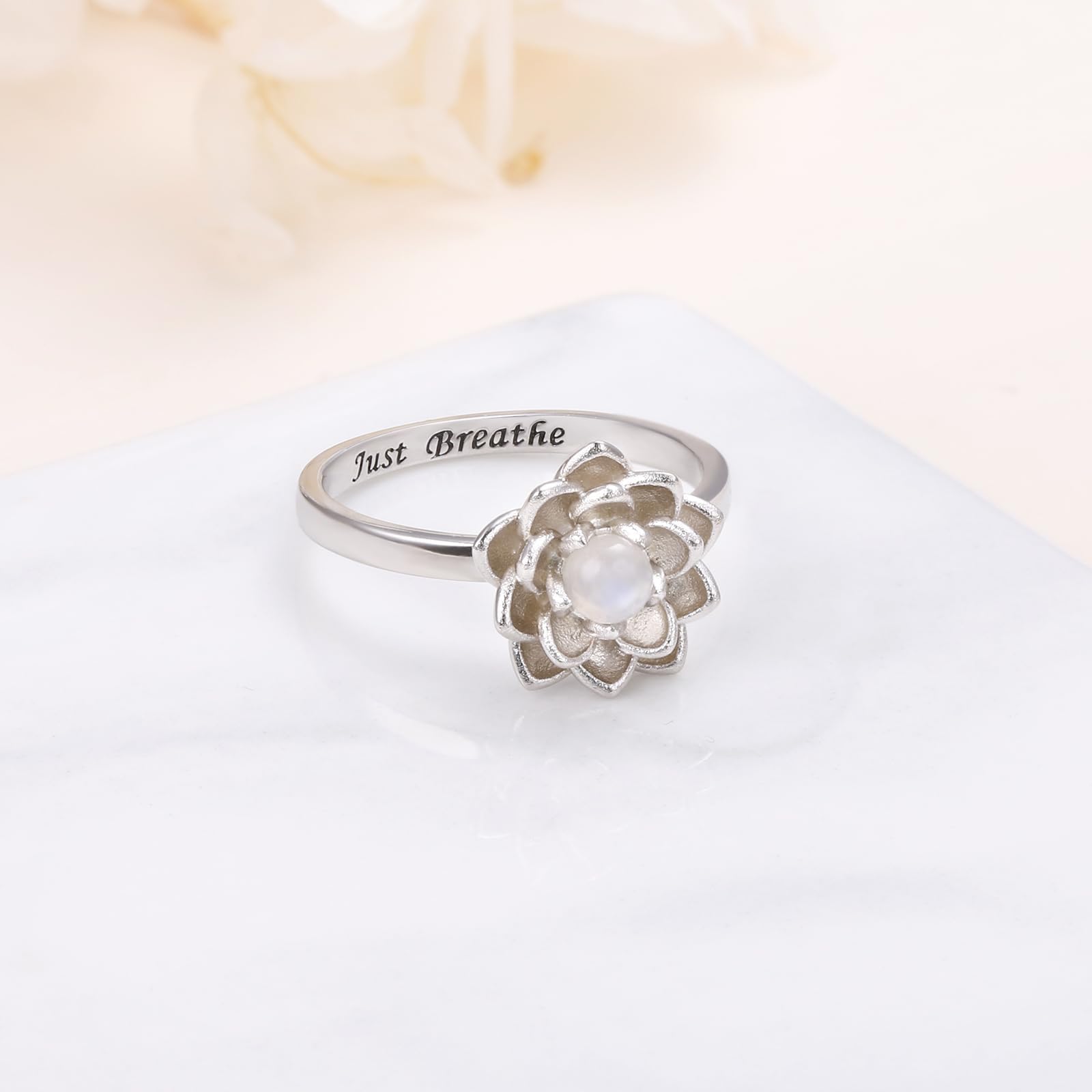 Flyow Just Breathe Spinner Ringe für Angst 925 Sterling Silber Mondstein Lotus Fidget Ringe für Angst Anti Stress Anxiety Inspirational Ring Lotusblume Yoga Schmuck Geschenke für Damen