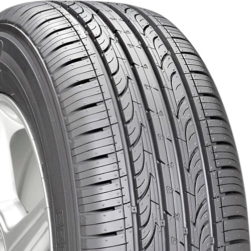 Kumho Solus KH25 All-Season Tire - P215/55R17 93V