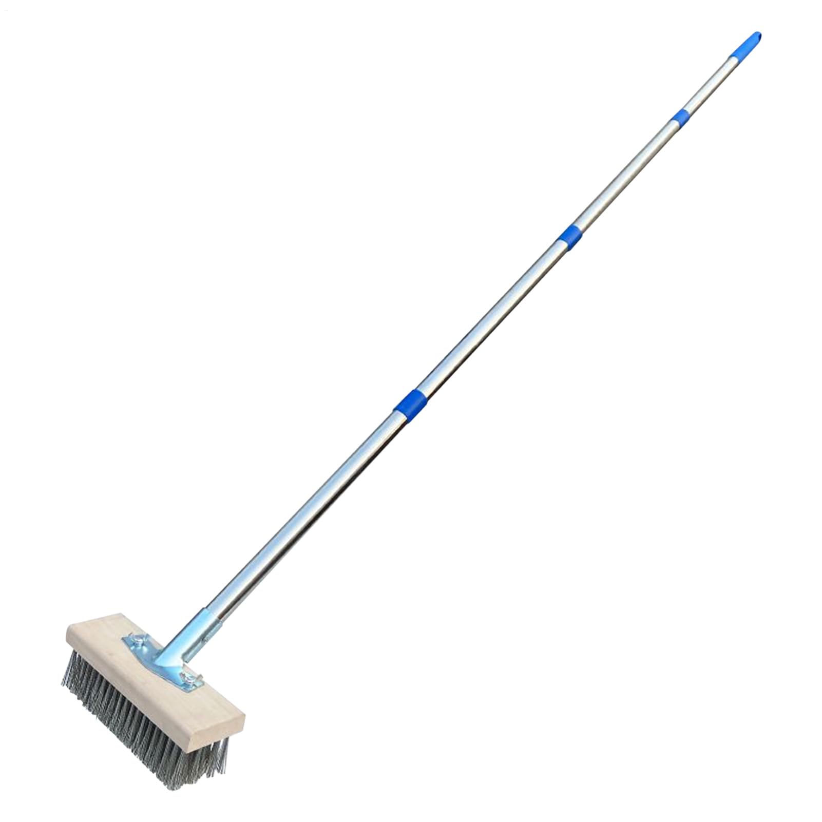 Mousse et algues sur le béton : la brosse à long manche pour sols nets