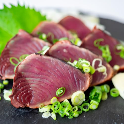 厳選 朝獲れ 切れてる カツオ タタキセット 300g 〜 1050g タレ 塩 付き 冷凍 (かつお たたき 鰹 鮮魚店 海鮮 魚介 おかず おつまみ 惣菜 晩ごはん 本場 高知 藁焼き 燻製 タレ スライス カット 済み 切れ てる かつおのたたき 鰹のたたき 燻香) (300〜350g)