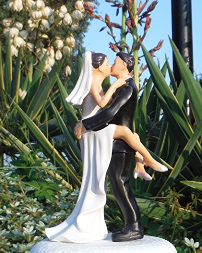 Culpitt Couple s'embrassant pour gâteau