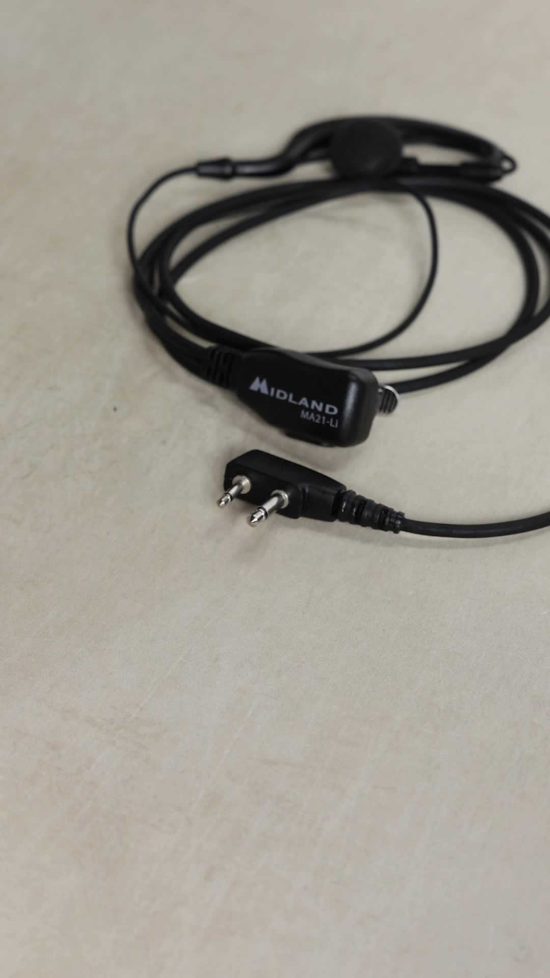 Midland - Microfono con Mono Auricolare MA21-L PRO per Sicurezza Softair Outdoor - Cavo Spiralato, Interruttore VOX/PTT, Connettore a L 2 Pin, Compatibile con Walkie Talkie Serie G7, G9, XT, XT PRO Midland - Microfono con Mono Auricolare MA21-L PRO per Sicurezza Softair Outdoor - Cavo Spiralato, Interruttore VOX/PTT, Connettore a L 2 Pin, Compatibile con Walkie Talkie Serie G7, G9, XT, XT PRO