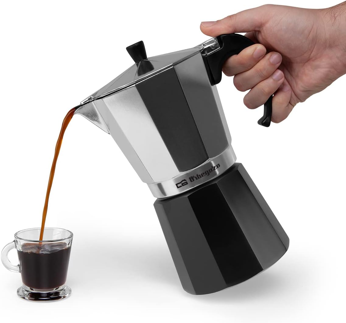 Pouring coffee from Orbegozo KFM 1230 coffee maker