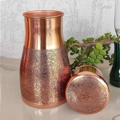 Grande capacità: la brocca in rame HYGGE ha una generosa capacità di 1000 ml, che la rende perfetta per servire gruppi più grandi. Questo lo rende ideale per feste, riunioni di famiglia ed eventi dove servire bevande.