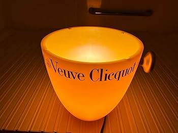 Amazon.co.jp: 豪華シャンパーニュヴーヴクリコグッズ14点盛り