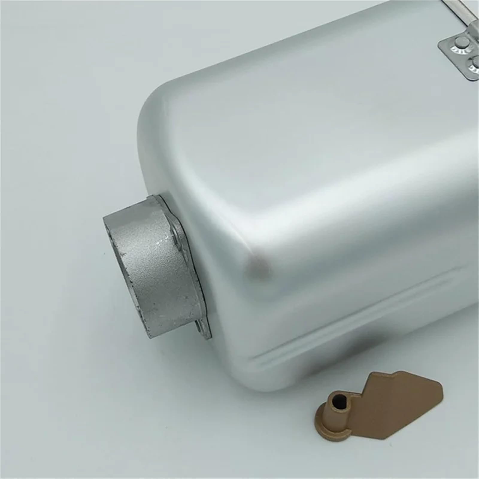 Compatible avec les kits de rechange for machines à pain domestiques, comprenant la cuve à pain et le plateau de cuisson.